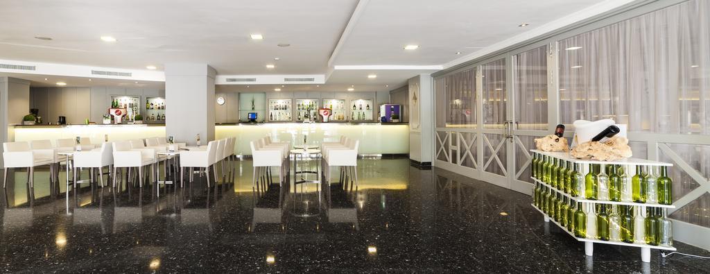 Globales Palmanova Hotel Buitenkant foto