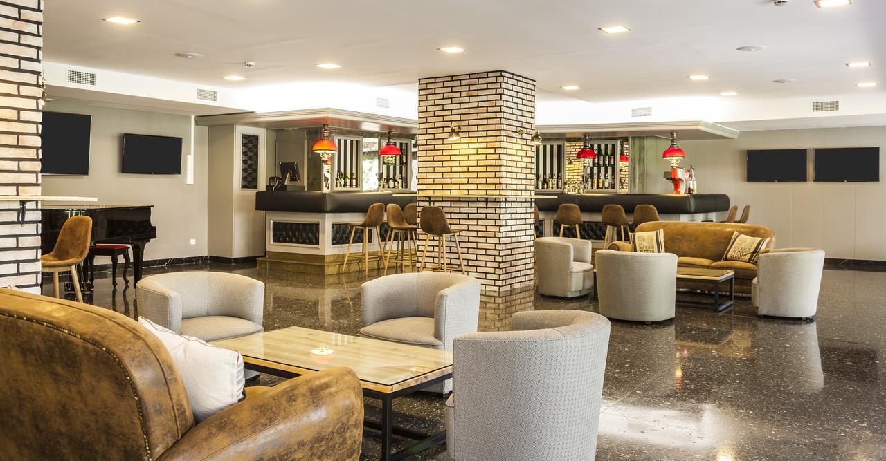 Globales Palmanova Hotel Buitenkant foto